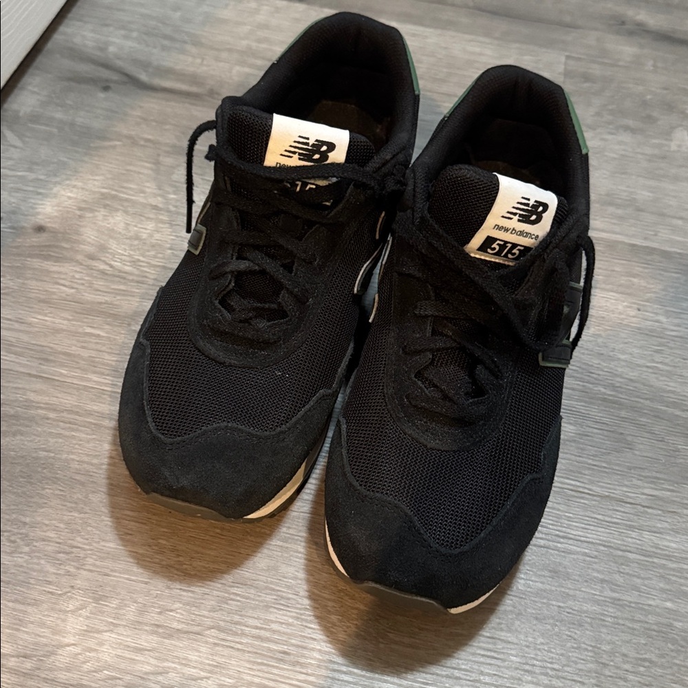 New Balance Black and Green Sneakers like new. Sz 11